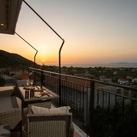 Dimitris - The House & The Casa vacanze Frínion