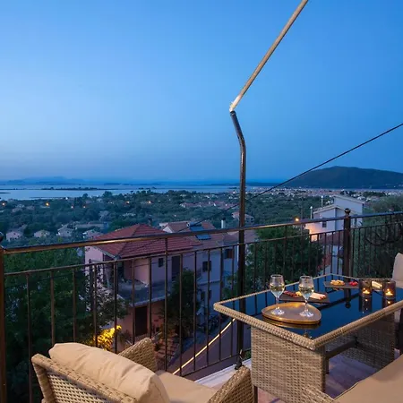 Dimitris - The House & The Frínion