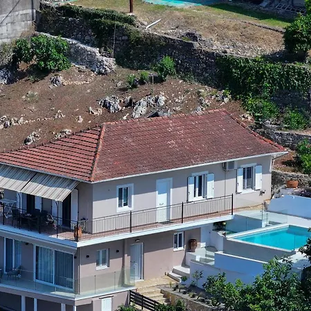 Vakantiehuis Dimitris - The House & The *